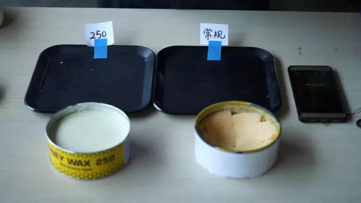 等待模具靜靜放置10-15分鐘，使脫模蠟充分滲透至模具表面