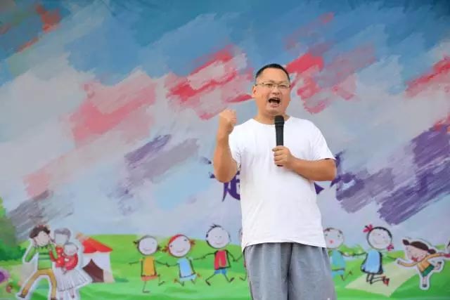 廣東博皓公司總經(jīng)理、鷹之家班主任尹總，為我們本次運動會致開幕詞