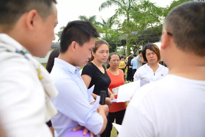 口哨發(fā)令、旗幟落下，比賽的完美呈現(xiàn)，離不開裁判員的辛苦付出，低調(diào)是他們的代名詞