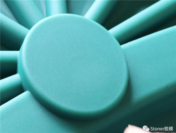 使用Stoner TraSys RotoFlow改善了產(chǎn)品質(zhì)量，提供了沒有針孔的光滑表面！