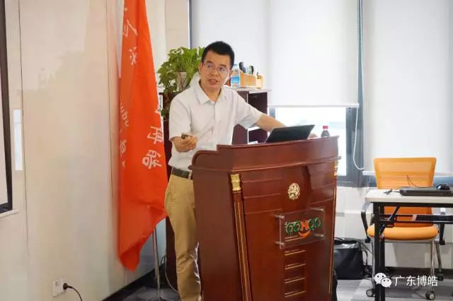 金陵力聯(lián)思有限公司工程師徐秀華講解《樹脂、膠衣產(chǎn)品知識及應(yīng)用》